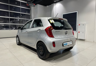 Подержанный автомобиль Kia Picanto 2014 года (7 фото)