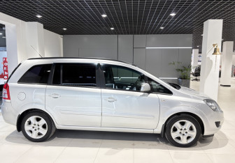 Подержанный автомобиль Opel Zafira Compactvan 2012 года (4 фото)