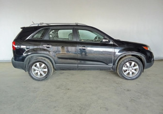 Подержанный автомобиль Kia Sorento 2010 года (8 фото)