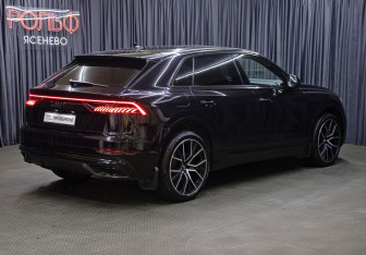 Подержанный автомобиль Audi Q8 2019 года (5 фото)