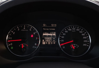 Подержанный автомобиль Nissan X-Trail 2013 года (16 фото)