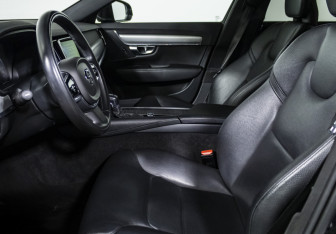 Подержанный автомобиль Volvo S90 2019 года (12 фото)