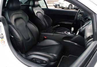 Подержанный автомобиль Audi R8 Coupe 2011 года (14 фото)
