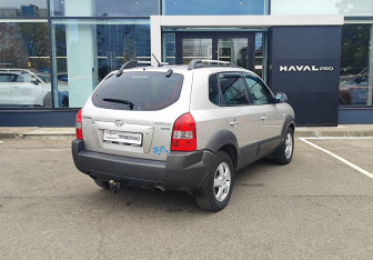 Подержанный автомобиль Hyundai Tucson 2008 года (5 фото)