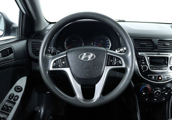 Подержанный автомобиль Hyundai Solaris Sedan 2014 года (10 фото)