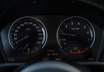Подержанный автомобиль BMW X1 2021 года (11 фото)