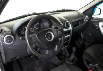 Подержанный автомобиль Renault Logan Sedan 2013 года (7 фото)