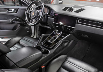 Подержанный автомобиль Porsche Cayenne 2019 года (13 фото)