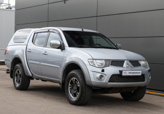 Подержанный автомобиль Mitsubishi L200 2011 года (3 фото)