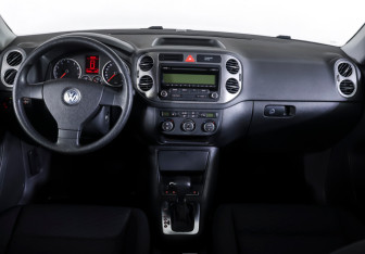 Подержанный автомобиль Volkswagen Tiguan 2008 года (12 фото)
