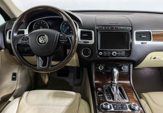 Подержанный автомобиль Volkswagen Touareg 2016 года (12 фото)