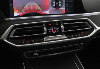 Подержанный автомобиль BMW X7 2021 года (11 фото)