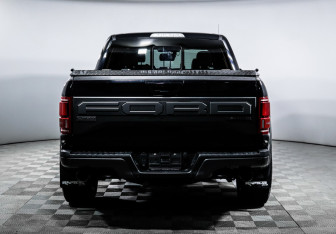 Подержанный автомобиль Ford F-150 2020 года (6 фото)