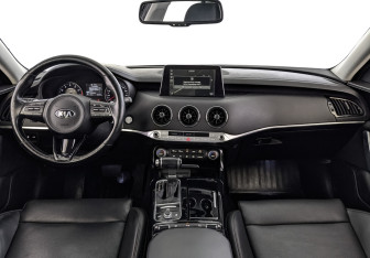 Подержанный автомобиль Kia Stinger 2019 года (14 фото)