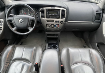 Подержанный автомобиль Mazda Tribute 2004 года (10 фото)