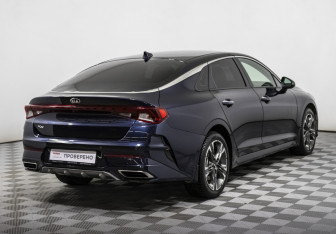 Подержанный автомобиль Kia K5 2021 года (5 фото)