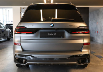Новый BMW X7 2025 (4 фото)