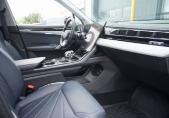 Подержанный автомобиль Geely Atlas 2024 года (11 фото)
