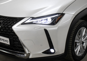 Подержанный автомобиль Lexus UX 2021 года (20 фото)