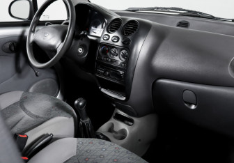 Подержанный автомобиль Daewoo Matiz 2012 года (11 фото)