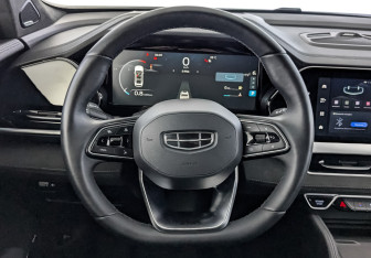 Подержанный автомобиль Geely Monjaro 2024 года (21 фото)