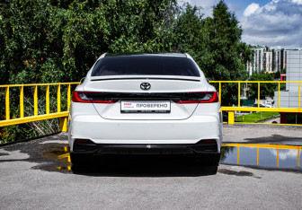 Подержанный автомобиль Toyota Camry Sedan 2025 года (6 фото)