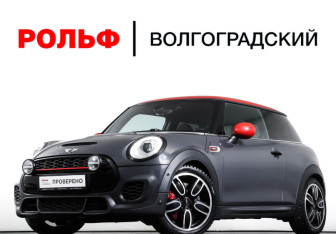 Подержанный автомобиль MINI Hatch 2016 года (28 фото)