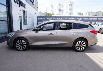 Подержанный автомобиль Ford Focus Wagon 2019 года (8 фото)