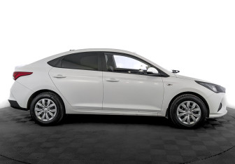 Подержанный автомобиль Hyundai Solaris Sedan 2021 года (4 фото)