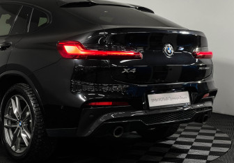 Подержанный автомобиль BMW X4 2021 года (21 фото)
