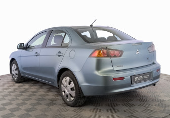 Подержанный автомобиль Mitsubishi Lancer Sedan 2011 года (7 фото)