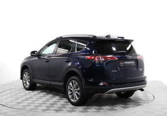 Подержанный автомобиль Toyota RAV4 2018 года (7 фото)