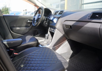 Подержанный автомобиль Volkswagen Polo Sedan 2011 года (10 фото)
