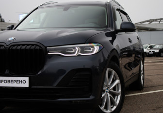 Подержанный автомобиль BMW X7 2020 года (31 фото)