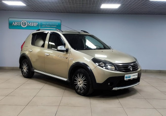 Подержанный автомобиль Renault Sandero 2011 года (3 фото)