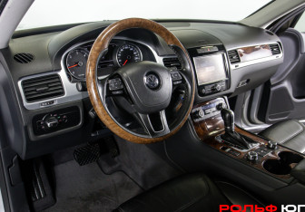 Подержанный автомобиль Volkswagen Touareg 2011 года (17 фото)
