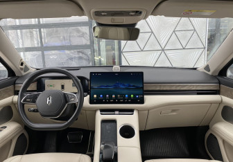 Подержанный автомобиль AITO M5 2023 года (12 фото)