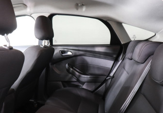 Подержанный автомобиль Ford Focus Hatchback 2018 года (12 фото)