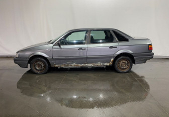 Подержанный автомобиль Volkswagen Passat Sedan 1989 года (8 фото)