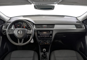 Подержанный автомобиль Skoda Rapid Liftback 2019 года (14 фото)