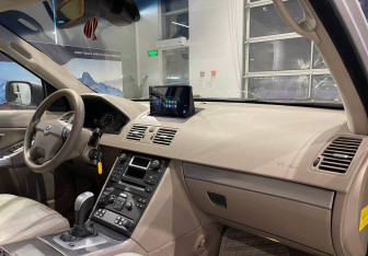 Подержанный автомобиль Volvo XC90 2004 года (10 фото)