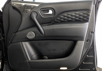 Подержанный автомобиль Infiniti QX80 2020 года (25 фото)