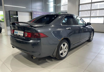 Подержанный автомобиль Honda Accord Sedan 2004 года (4 фото)