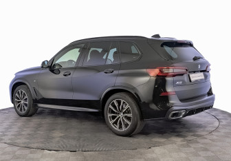 Подержанный автомобиль BMW X5 2022 года (7 фото)