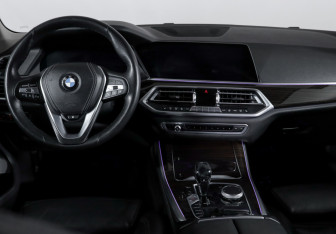 Подержанный автомобиль BMW X5 2020 года (12 фото)