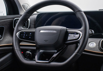 Подержанный автомобиль Jaecoo J8 2024 года (15 фото)