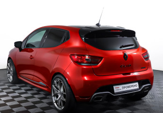 Подержанный автомобиль Renault Clio RS 2014 года (7 фото)