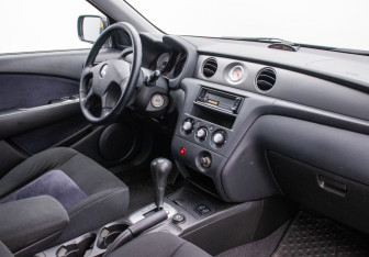 Подержанный автомобиль Mitsubishi Outlander 2006 года (10 фото)