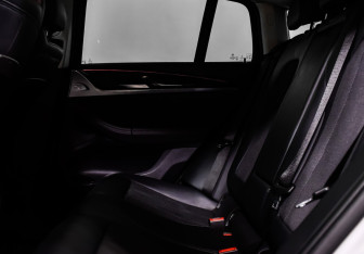 Подержанный автомобиль BMW X4 2018 года (13 фото)