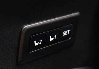 Подержанный автомобиль Toyota RAV4 2018 года (14 фото)